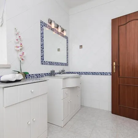 With Swimming Pool Villa Sesimbra