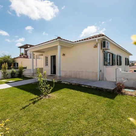 Villa With Swimming Pool Sesimbra