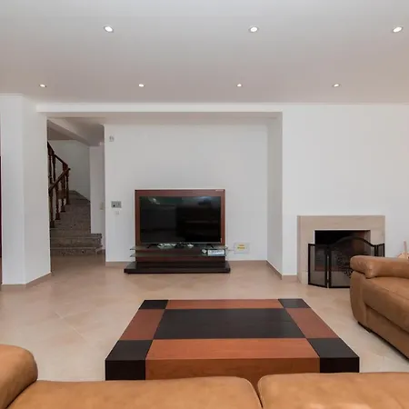 With Swimming Pool * Sesimbra