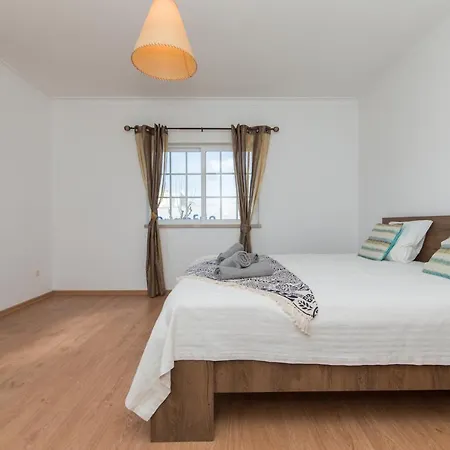 Villa With Swimming Pool Sesimbra