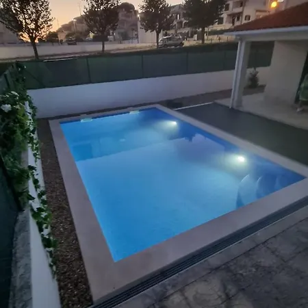With Swimming Pool Sesimbra