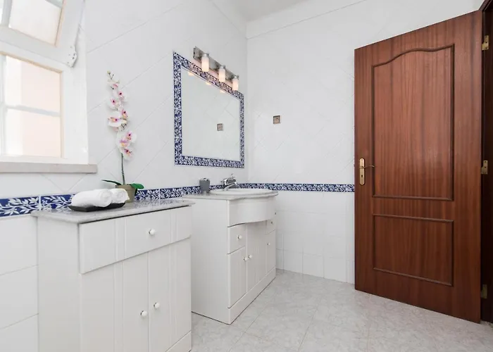 With Swimming Pool Vila Sesimbra