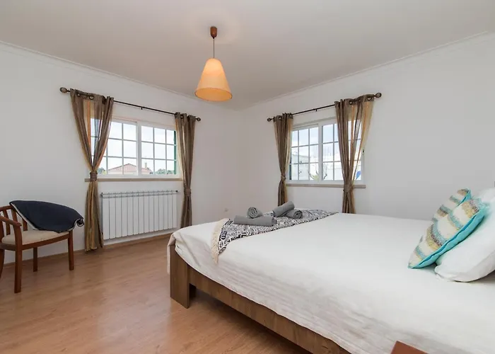 Vila With Swimming Pool Sesimbra