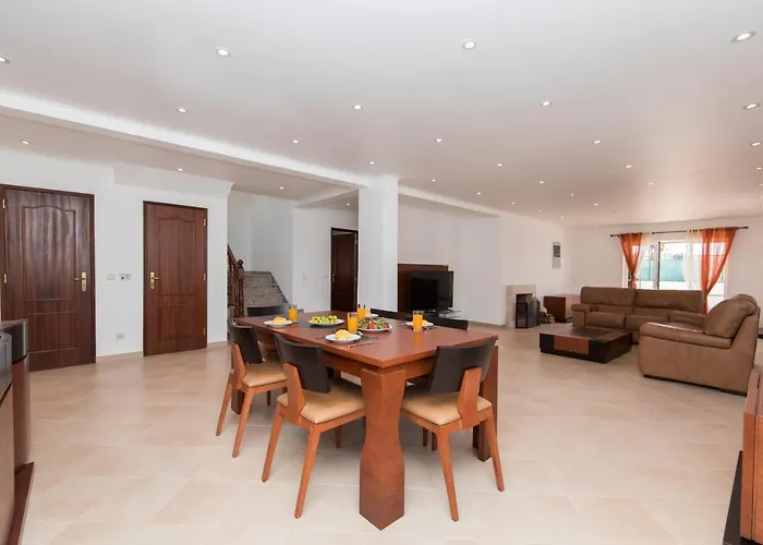 With Swimming Pool * Sesimbra