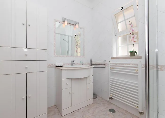 With Swimming Pool * Sesimbra