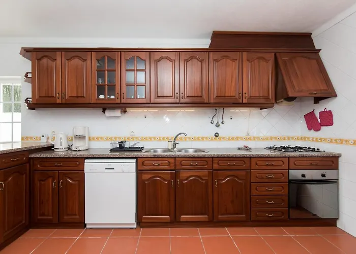 Vila With Swimming Pool Sesimbra