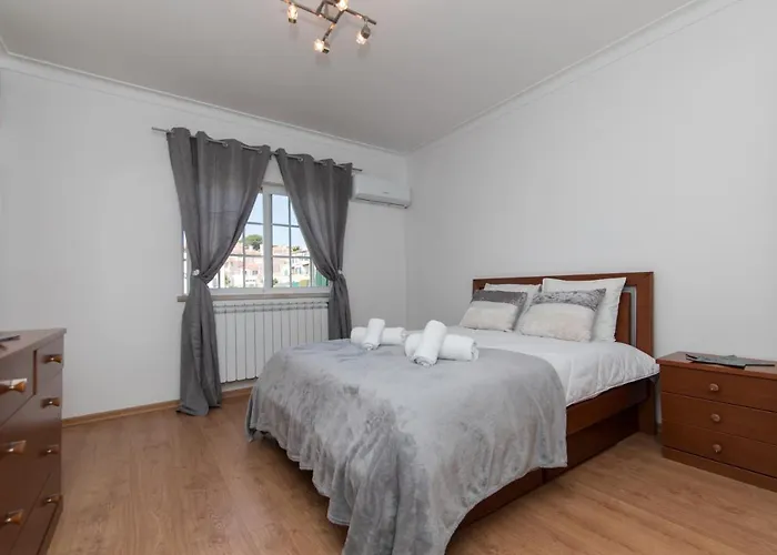 With Swimming Pool * Sesimbra