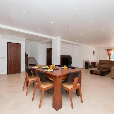 With Swimming Pool * Σεσίμπρα