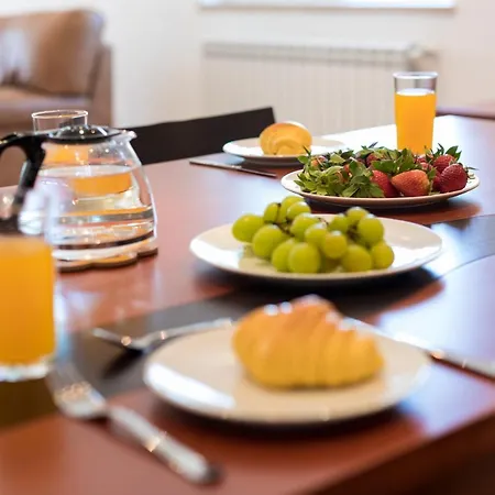 Βίλα With Swimming Pool Σεσίμπρα