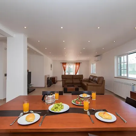 With Swimming Pool Βίλα *