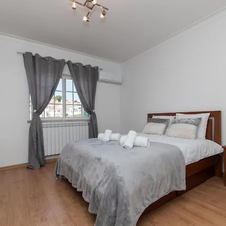 With Swimming Pool * Σεσίμπρα