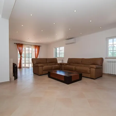 With Swimming Pool * Σεσίμπρα