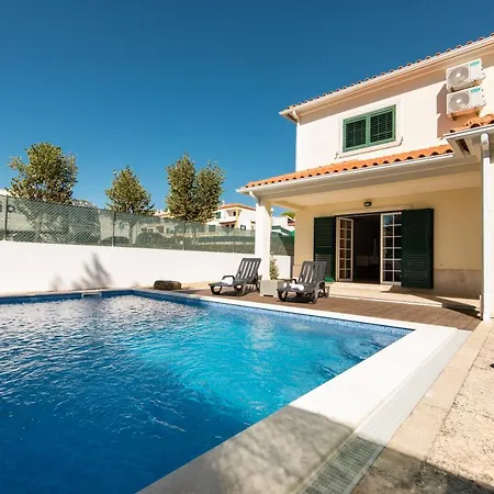 With Swimming Pool Βίλα *