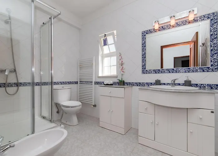 فيلة With Swimming Pool