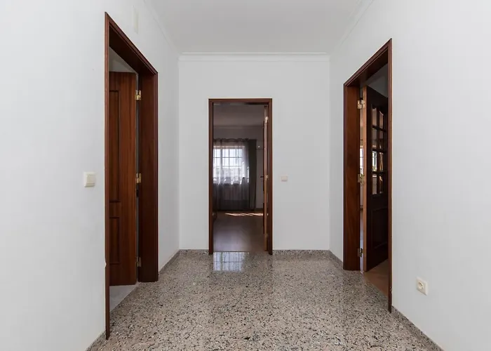 With Swimming Pool سيسيمبرا