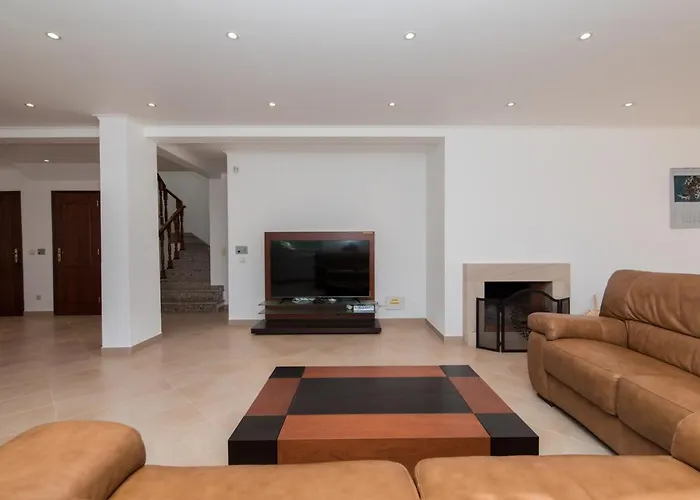 With Swimming Pool * سيسيمبرا