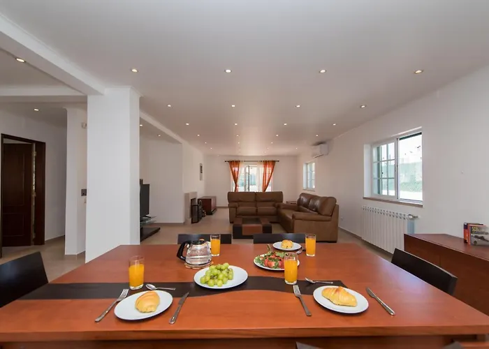 With Swimming Pool فيلة *