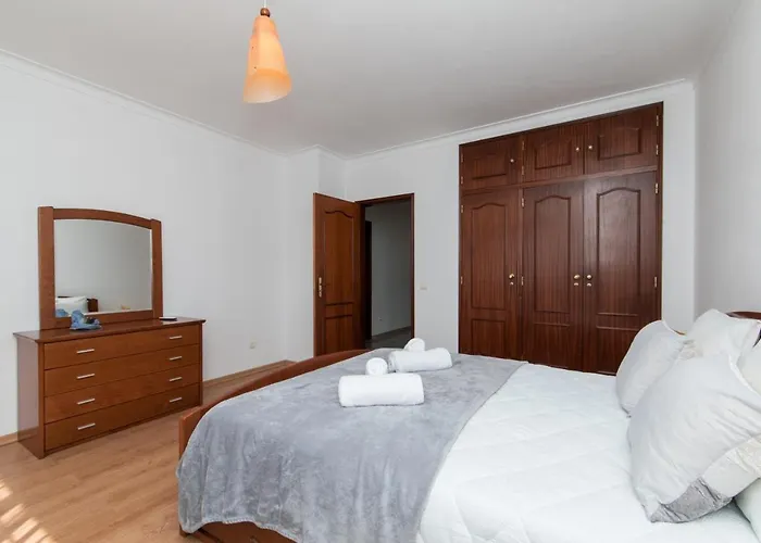 فيلة With Swimming Pool