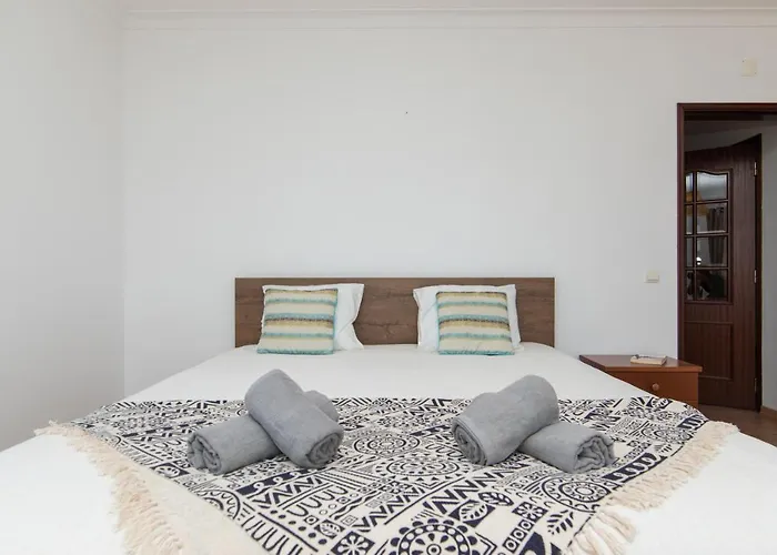 فيلة With Swimming Pool