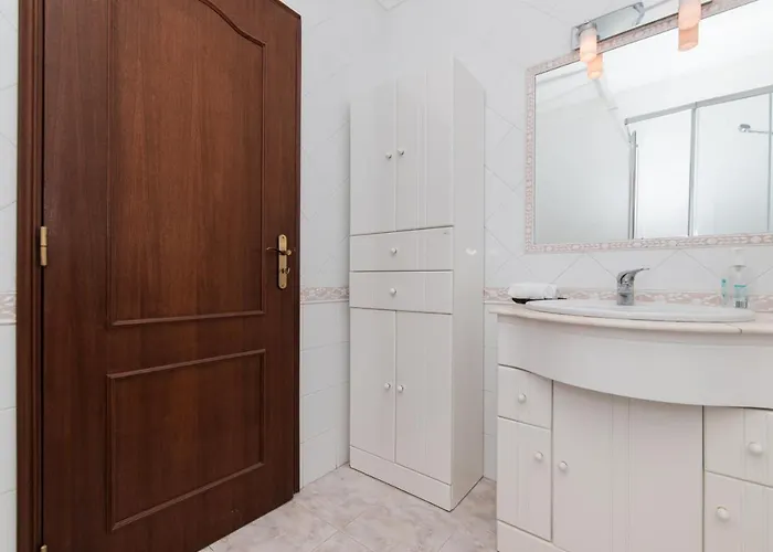 With Swimming Pool * سيسيمبرا