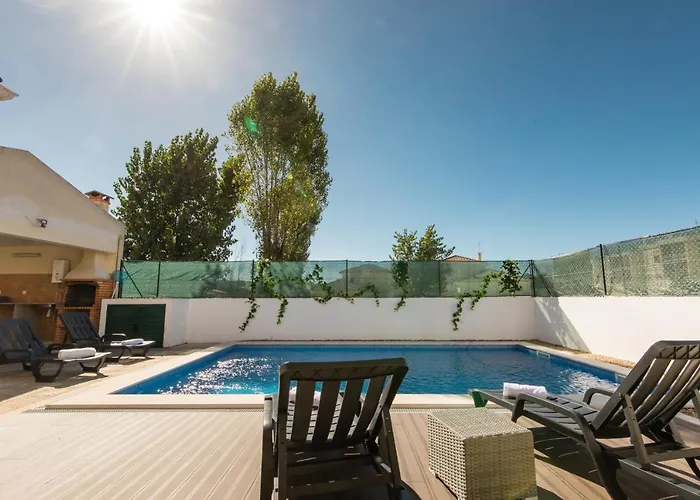 فيلة With Swimming Pool