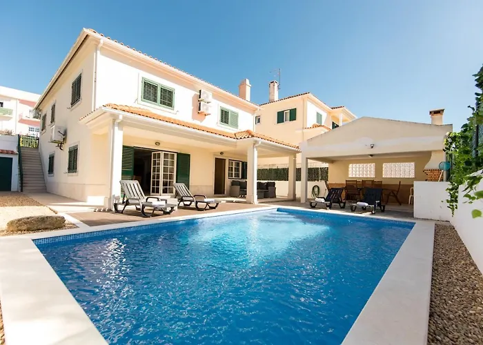 With Swimming Pool فيلة سيسيمبرا